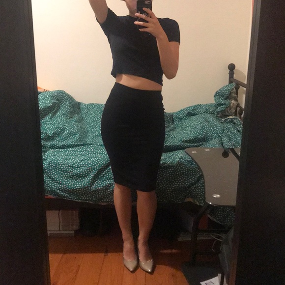 Forever 21 Dresses & Skirts - BLACK BODY-CON SKIRT